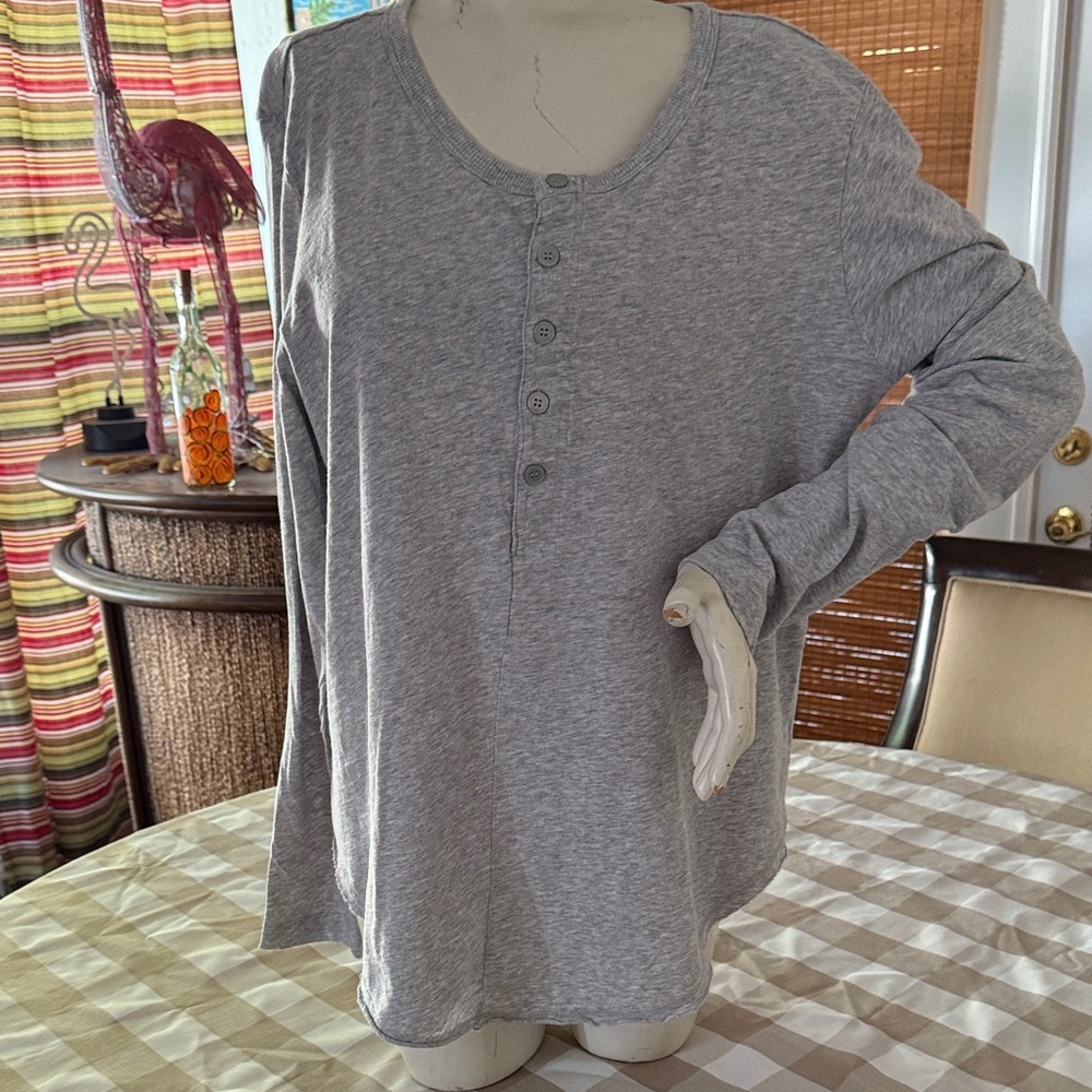 Time and Tru Light Gray Long Sleeve Henley